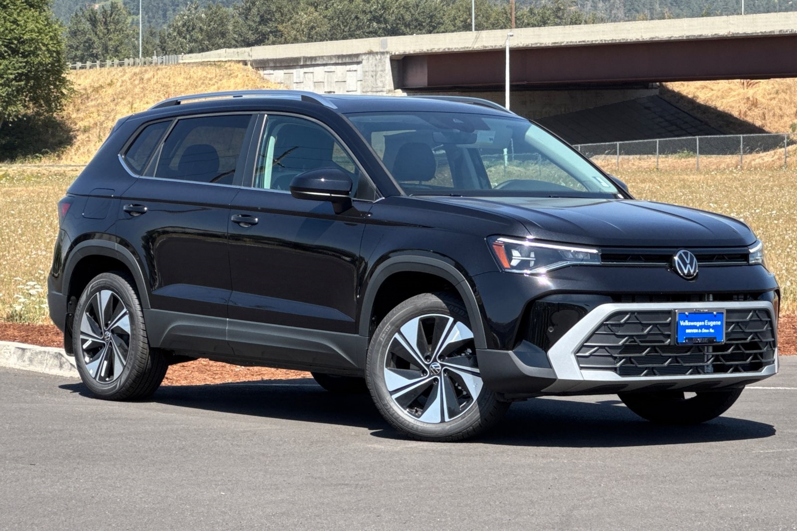 2025 Volkswagen Taos SE's photo