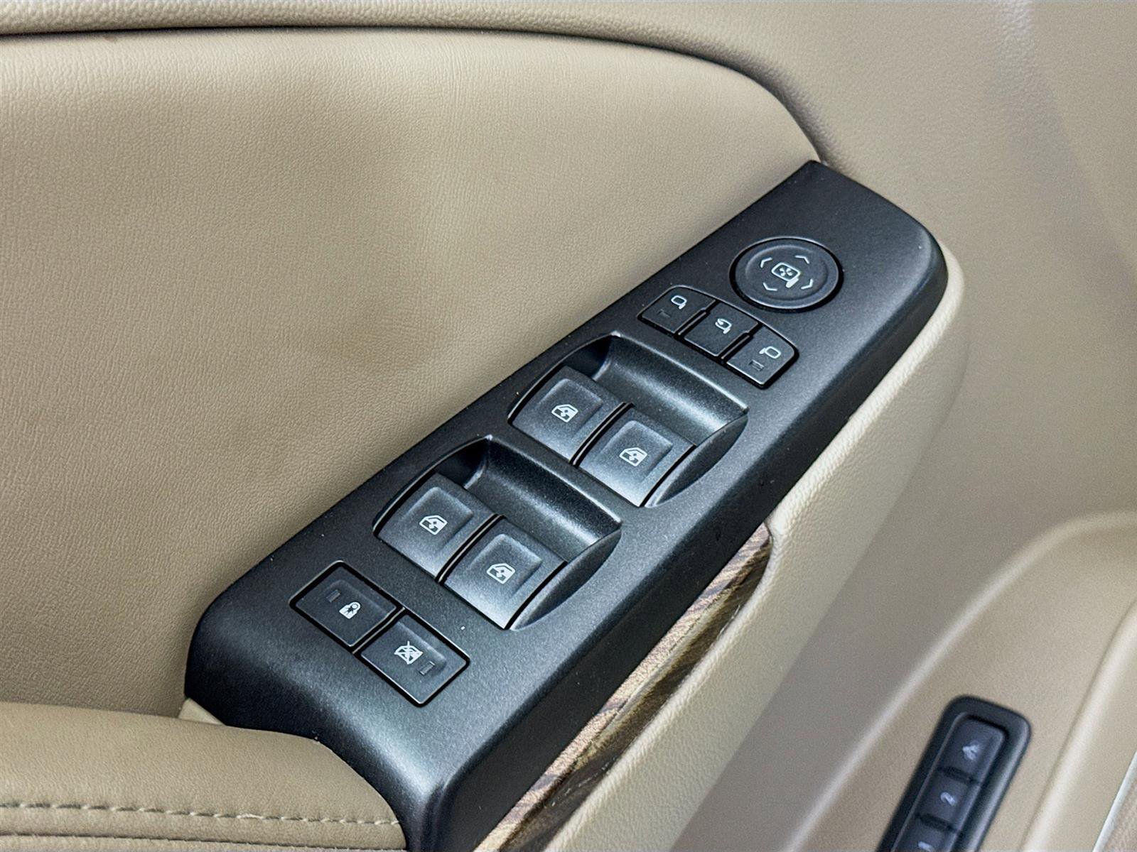 2017 Gmc Yukon SLT photo 18