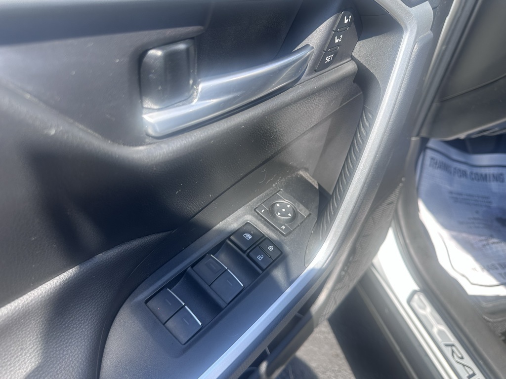 2024 Toyota RAV4 XLE Premium photo 4