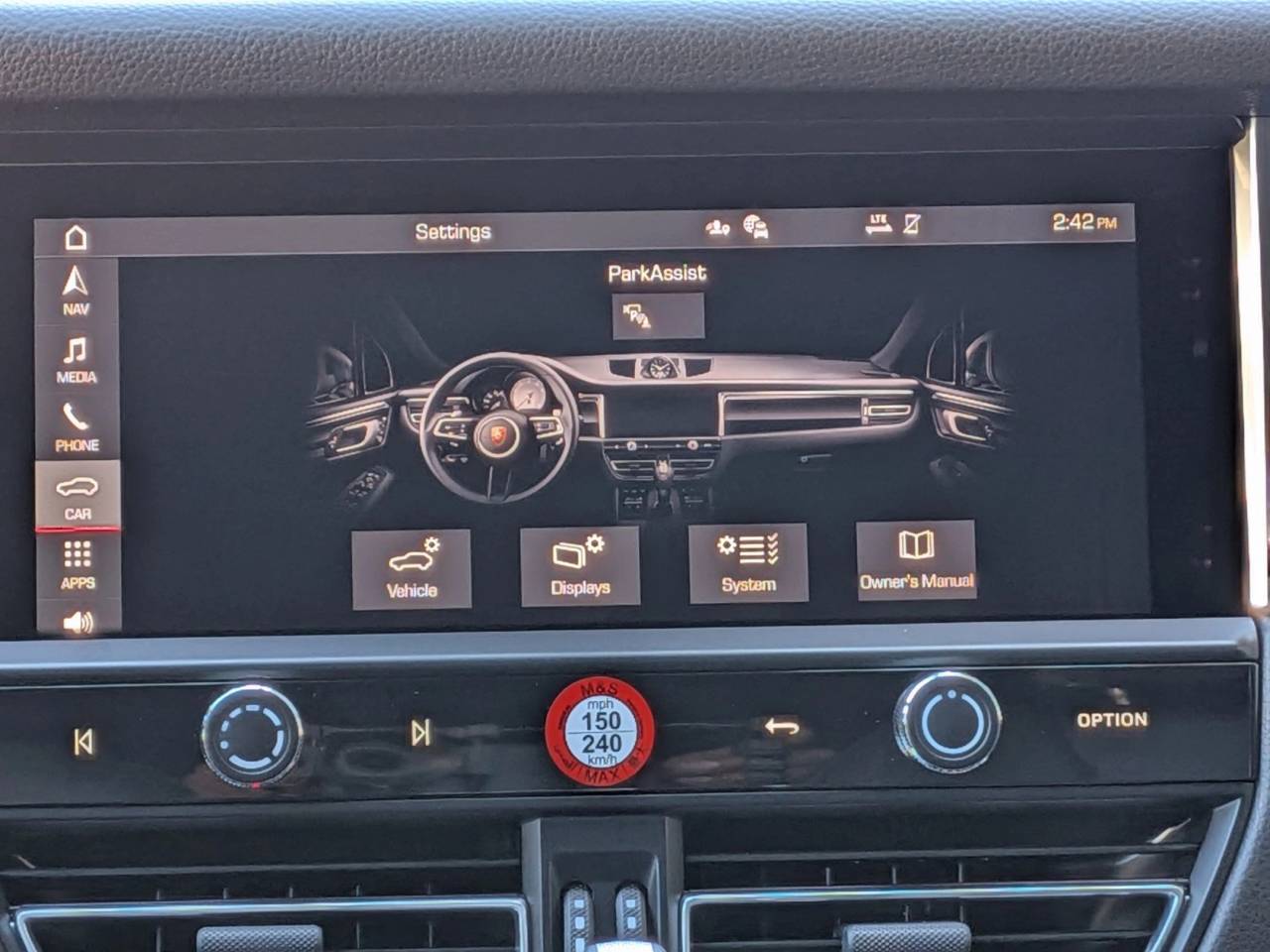 2025 Porsche Macan T photo 17