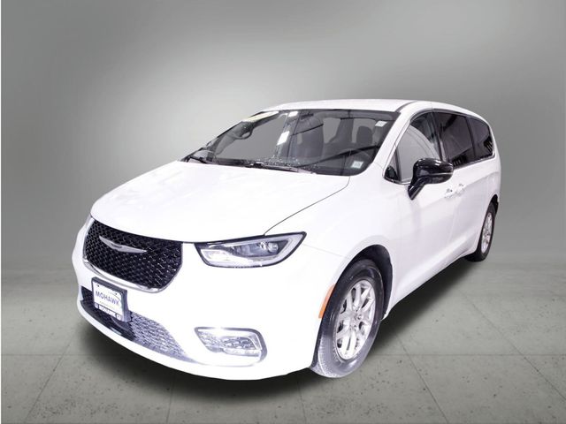 2024 Chrysler Pacifica Touring L's photo