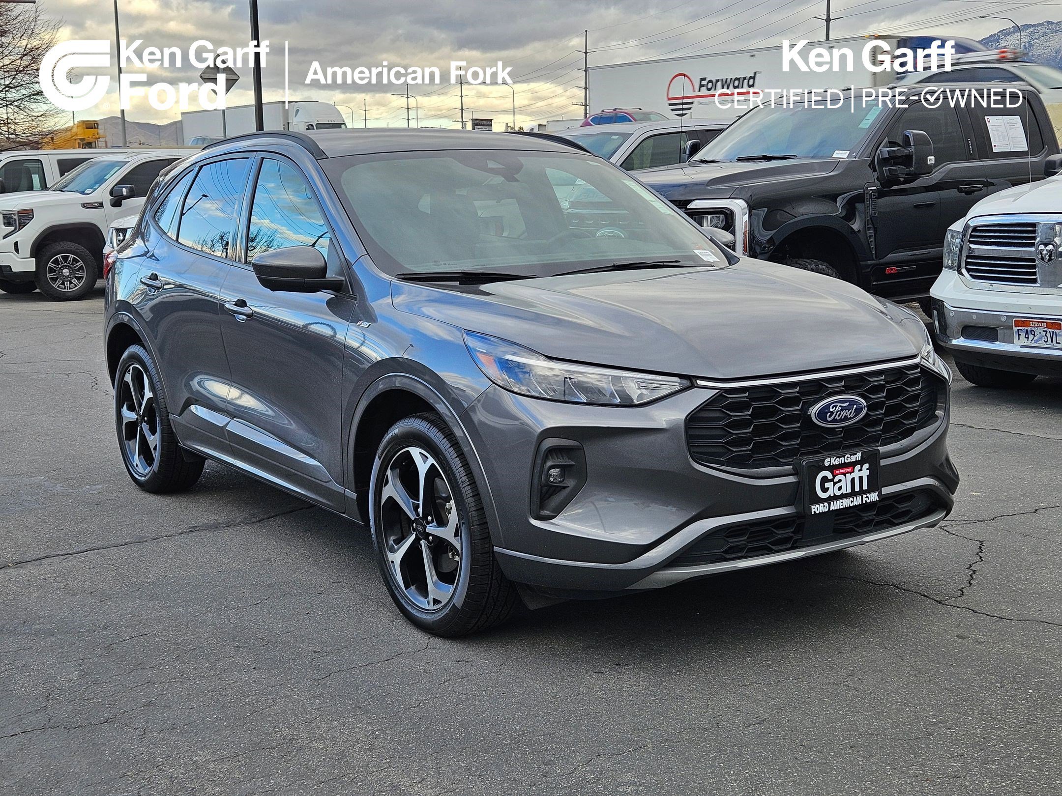 2023 Ford Escape ST-Line Select's photo