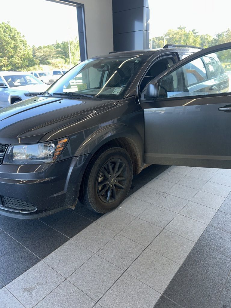 2020 Dodge Journey SE photo 3