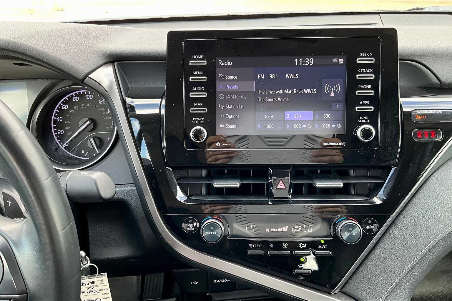 2023 Toyota Camry SE photo 5