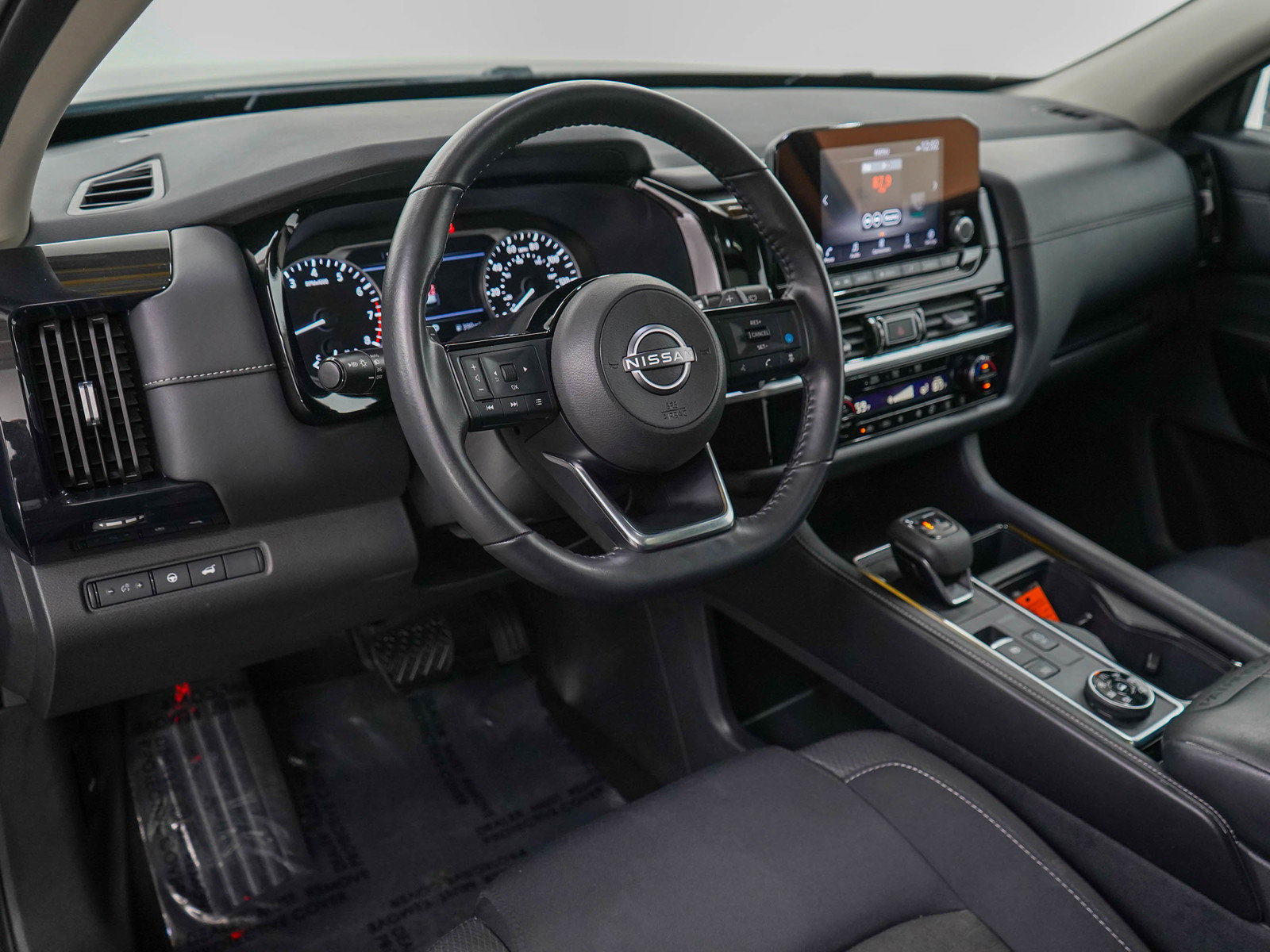 2023 Nissan Pathfinder SV photo 18