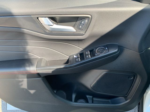 2025 Ford Escape ST-Line photo 11