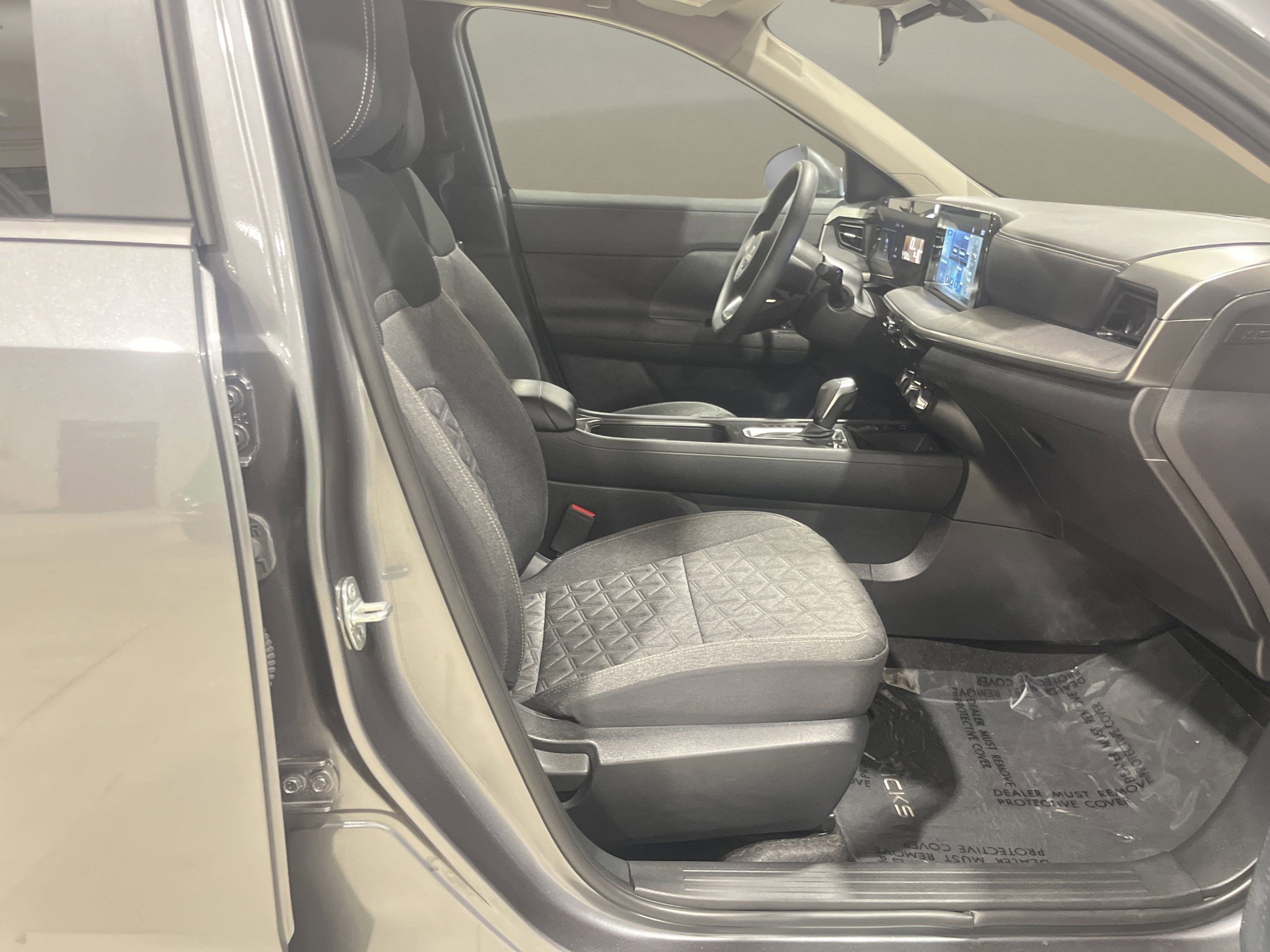 2025 Nissan Kicks SV photo 11