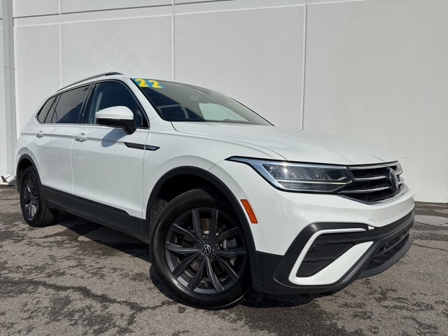 Used 2022 Volkswagen Tiguan SE with VIN 3VV3B7AX1NM033414 for sale in Kansas City