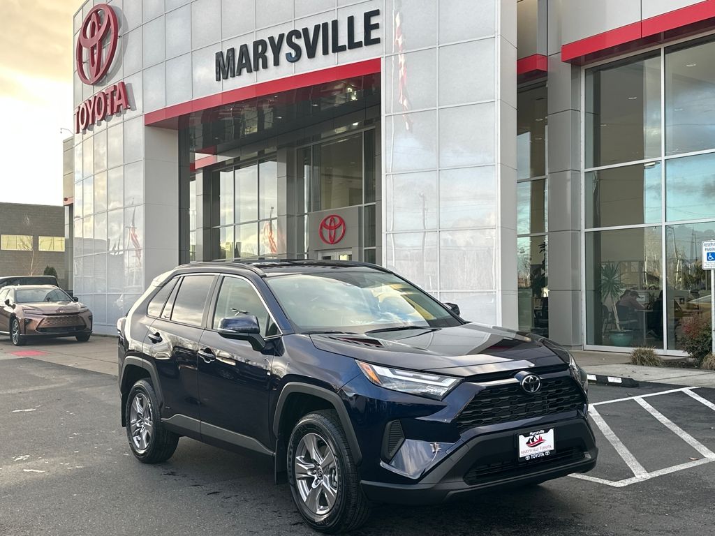 2025 Toyota RAV4 XLE's photo