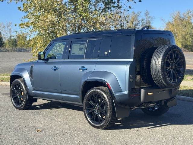 2026 Land Rover Defender 110 photo 3