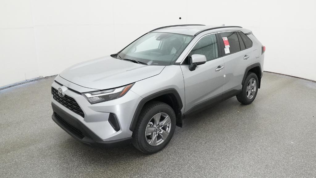 2025 Toyota RAV4 XLE's photo