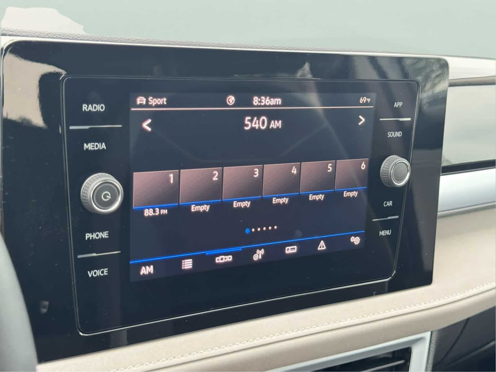 2025 Volkswagen Taos SE photo 14