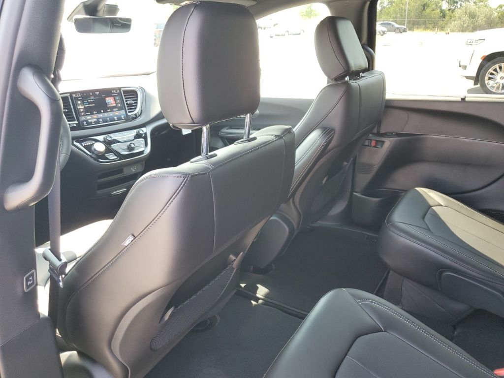 2026 Chrysler Voyager LX photo 17