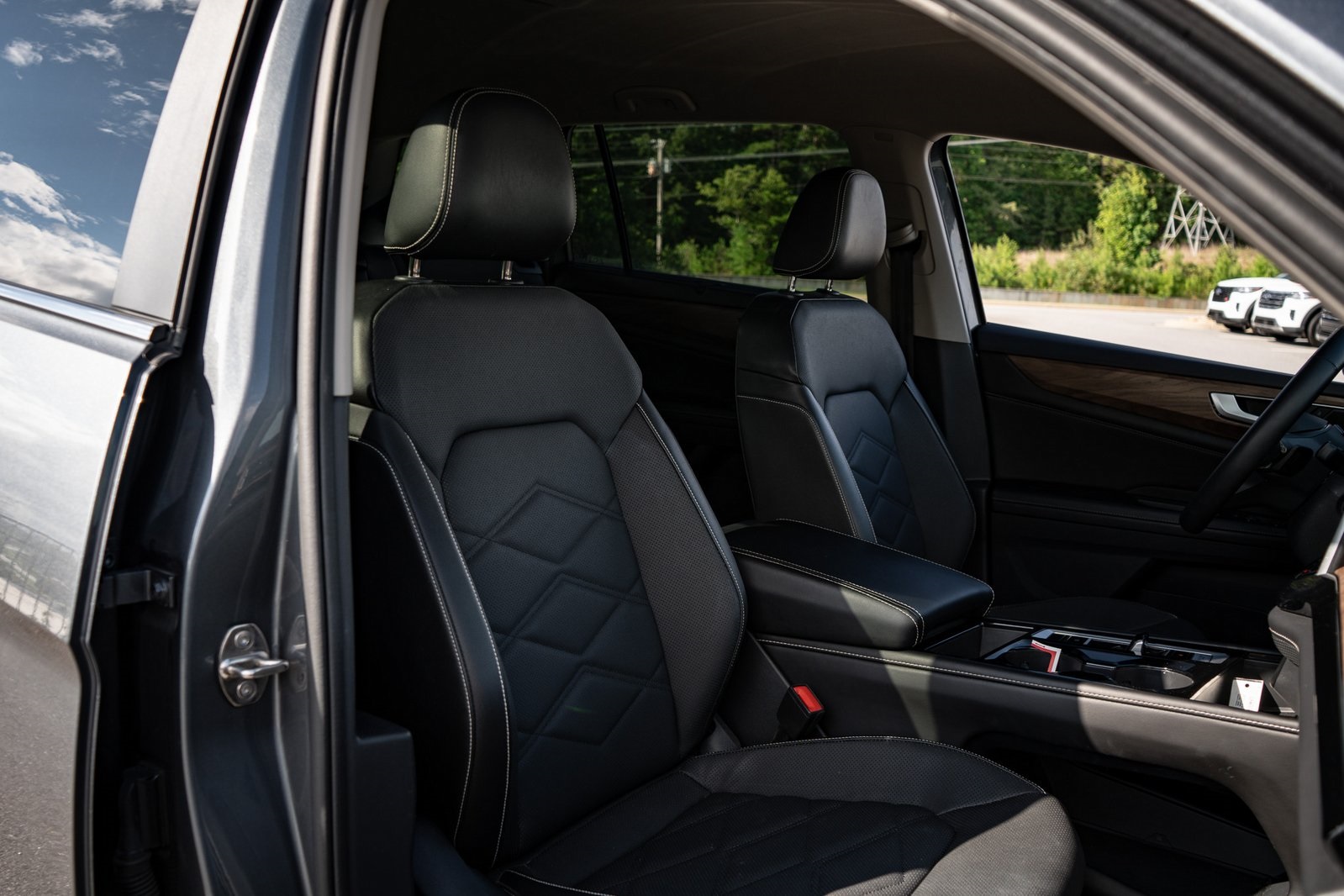 2024 Volkswagen Atlas SE Technology photo 18
