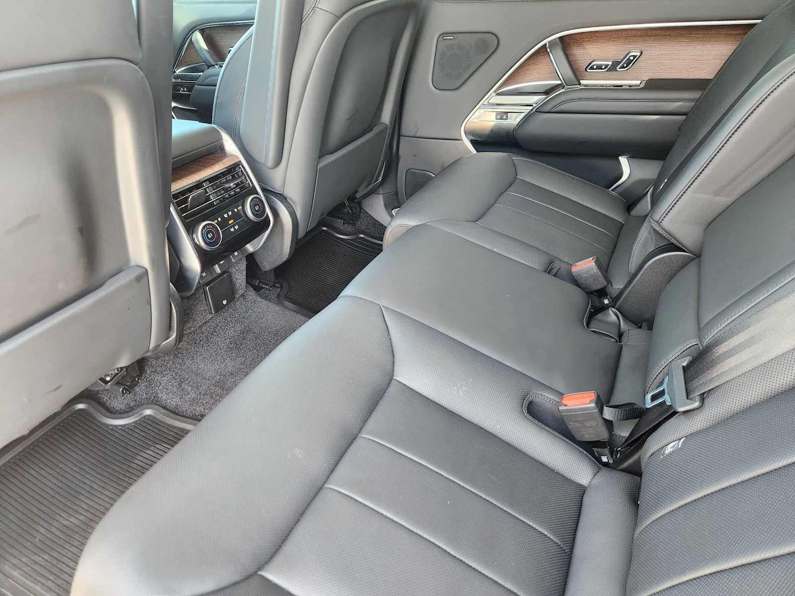 2024 Land Rover Range Rover SE photo 27