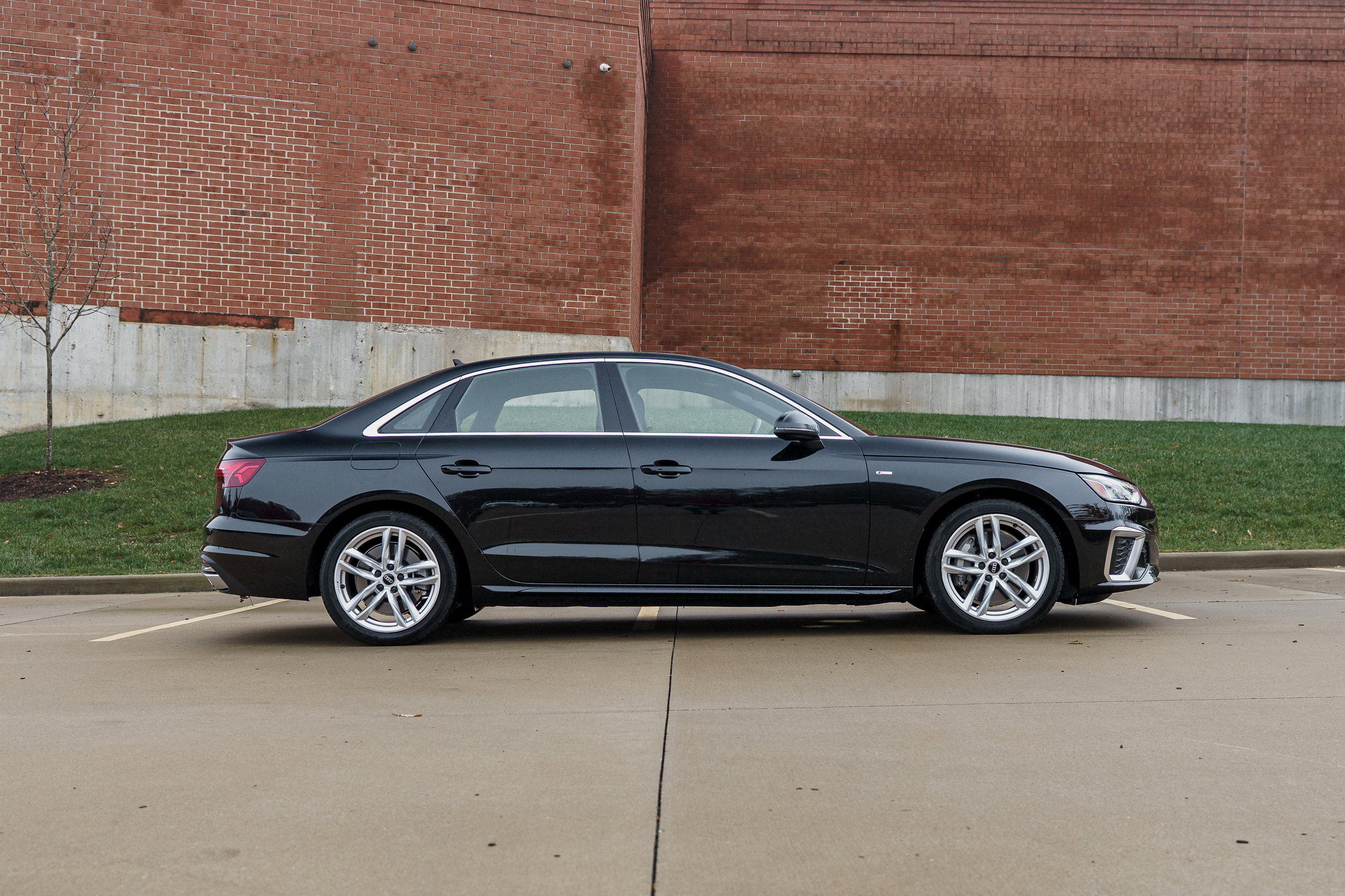 2023 Audi A4 S line Quattro Premium Plus photo 3