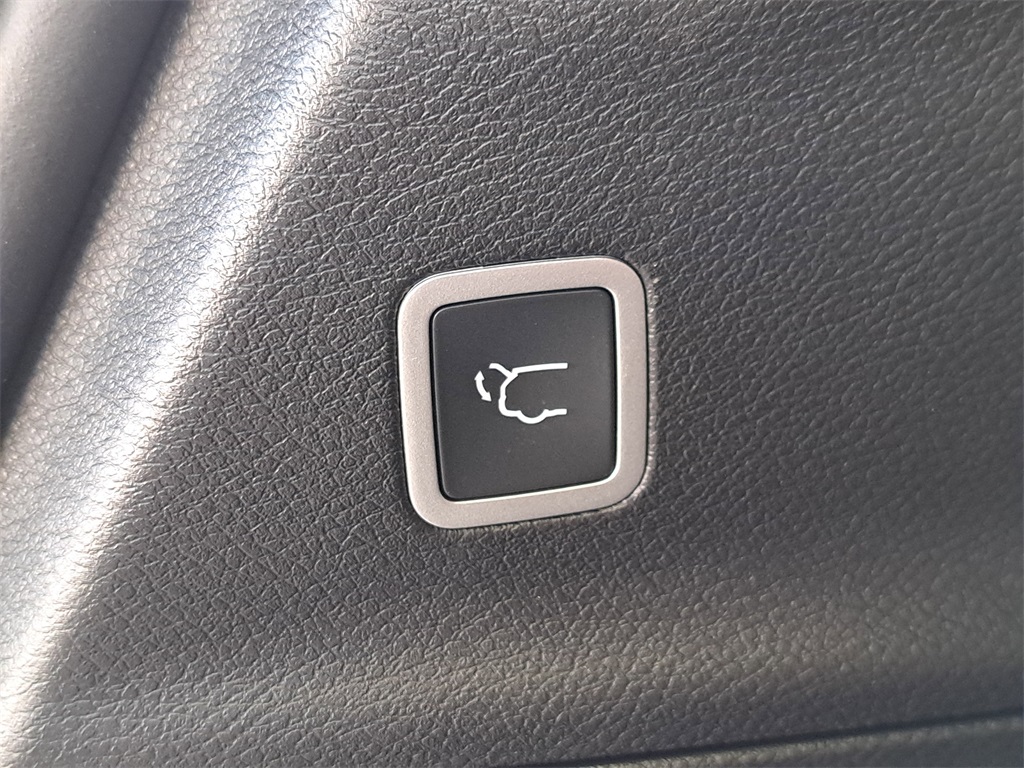 2026 Chrysler Voyager LX photo 4