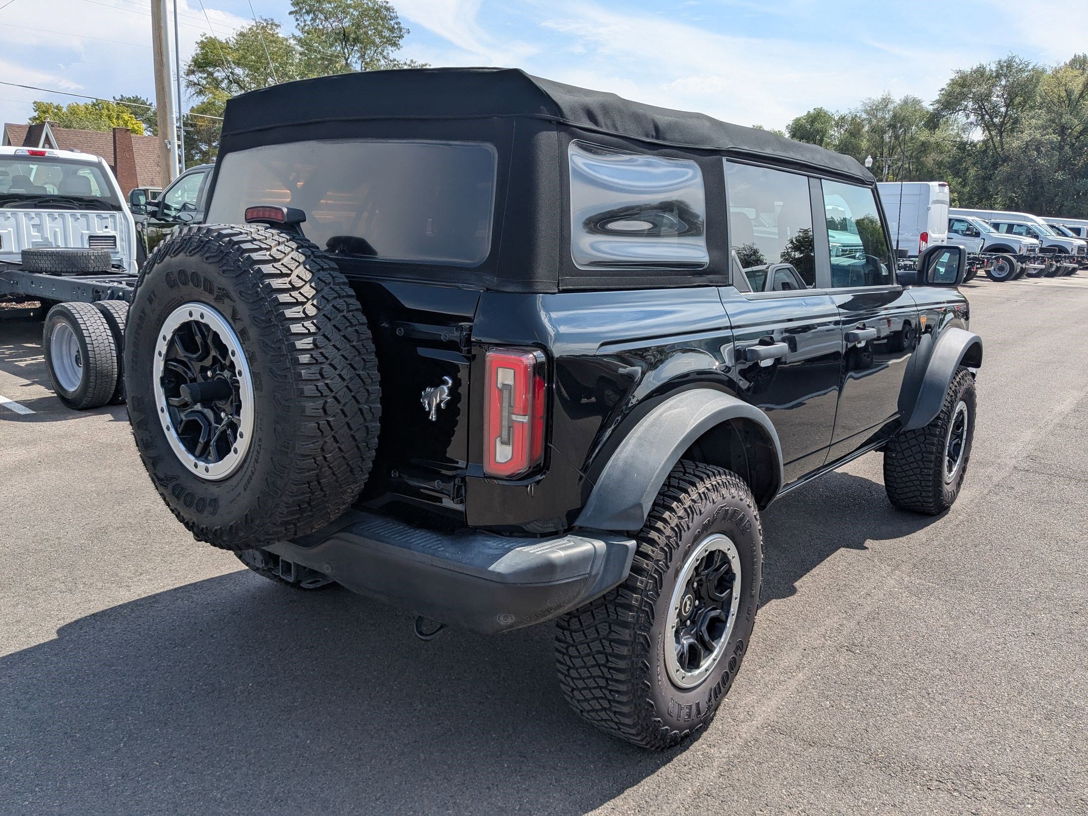2022 Ford Bronco Badlands photo 2