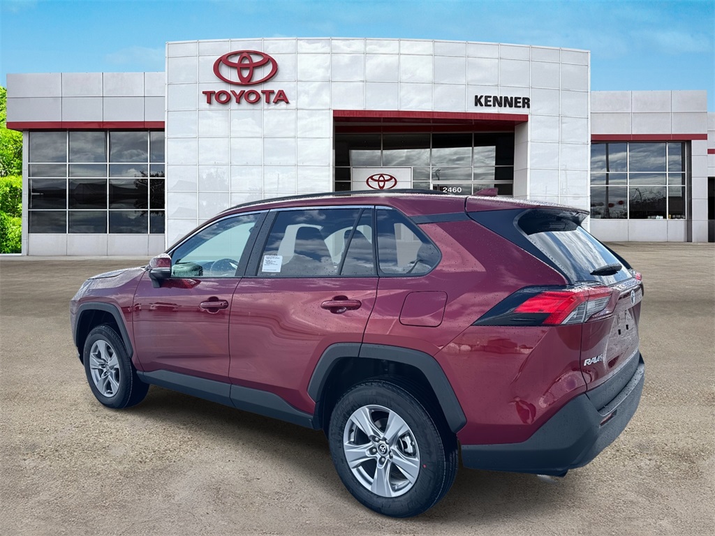 2025 Toyota RAV4 XLE photo 3