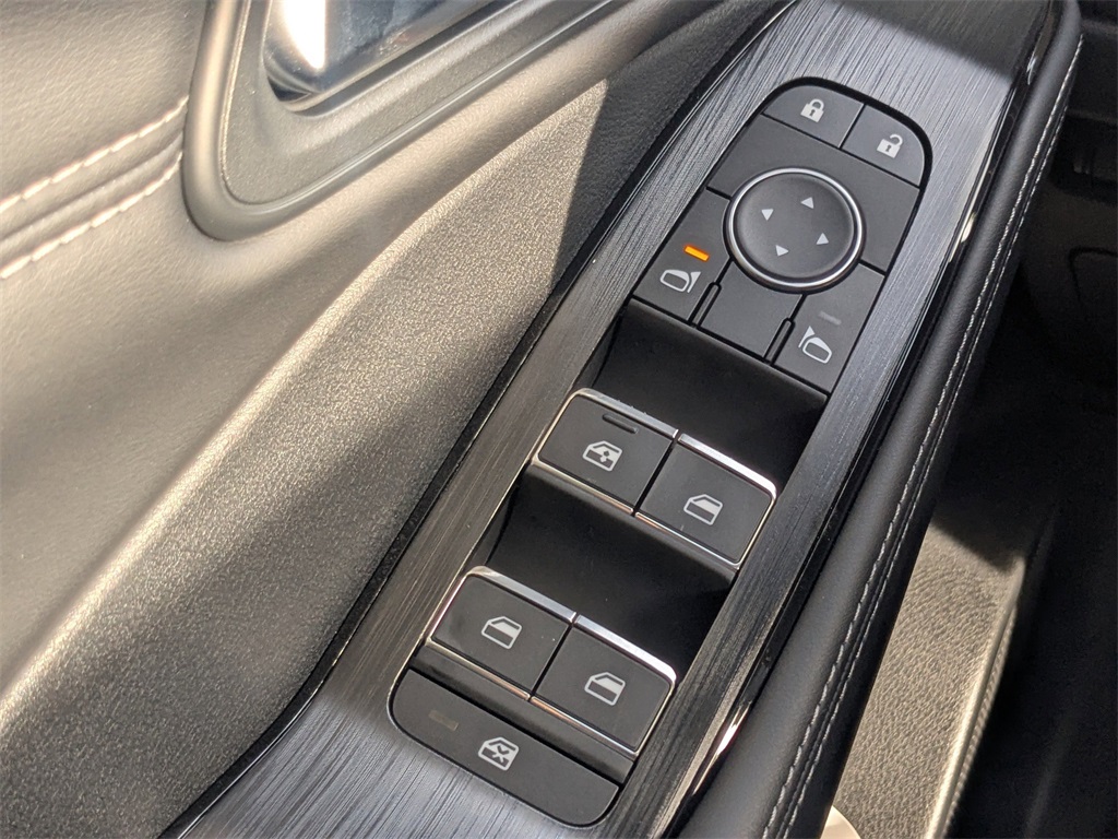 2025 Nissan Rogue SL photo 24