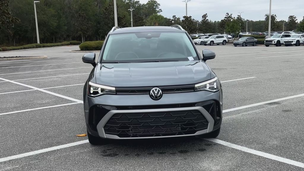 2025 Volkswagen Taos SE photo 2