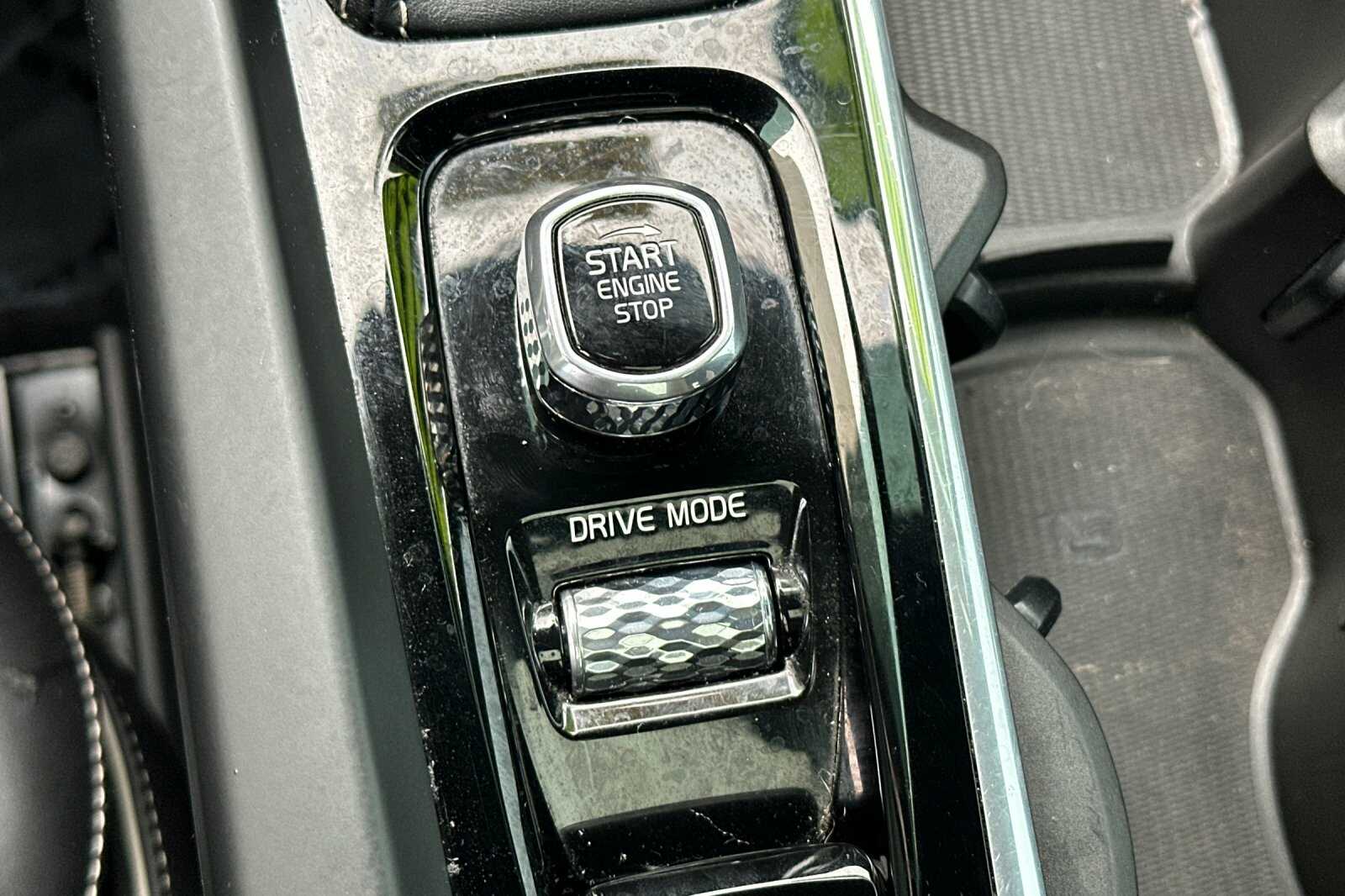 2018 Volvo XC60 T6 R-Design photo 22