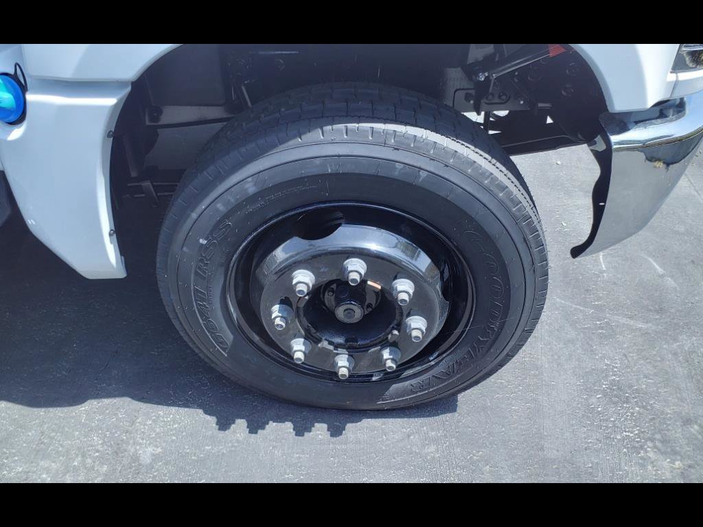 2024 Chevrolet Silverado 5500HD Work Truck photo 3