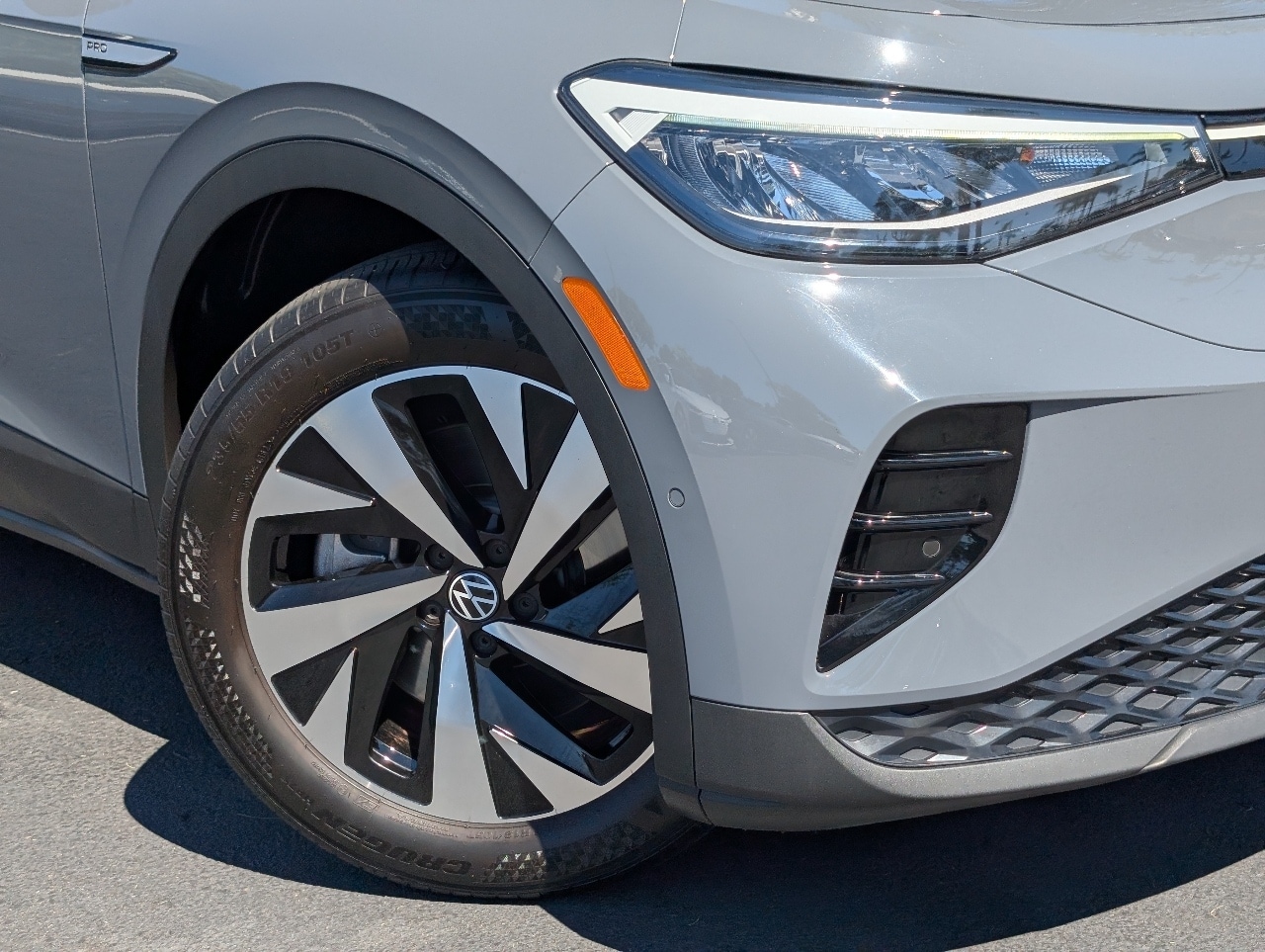 2023 Volkswagen ID.4 Pro photo 2