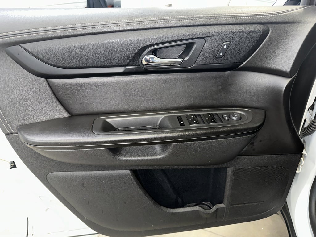 2017 Chevrolet Traverse 1LT photo 4