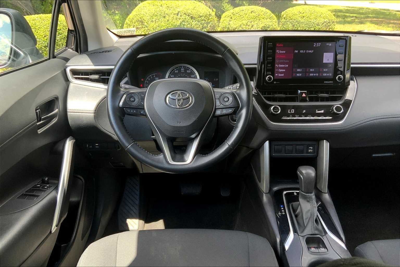 2022 Toyota Corolla Cross LE photo 5