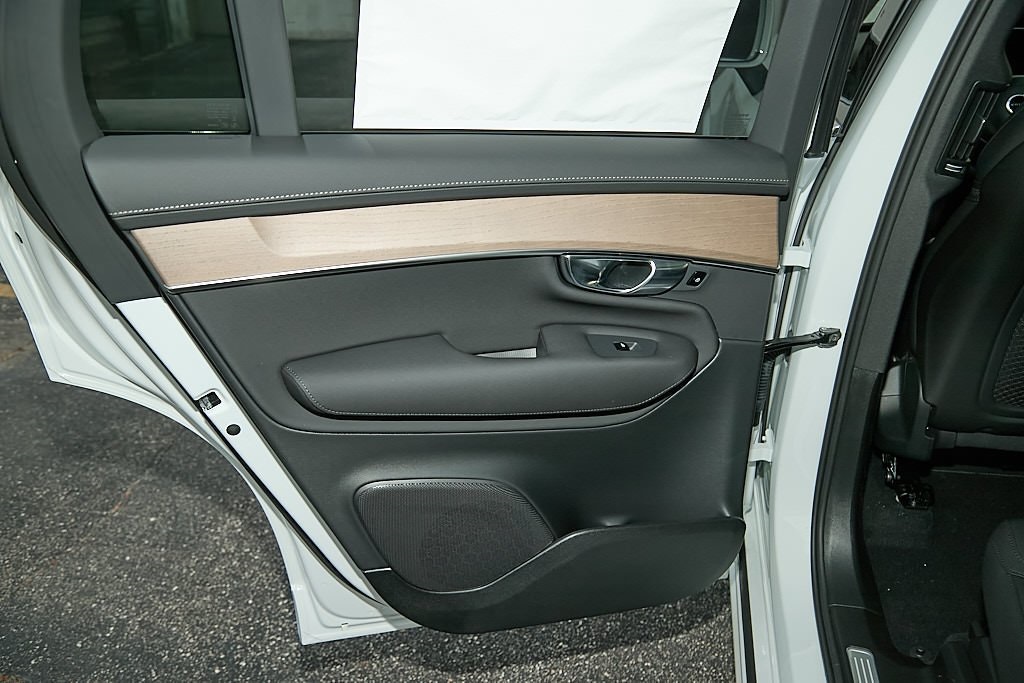 2026 VOLVO XC90 - Image 16