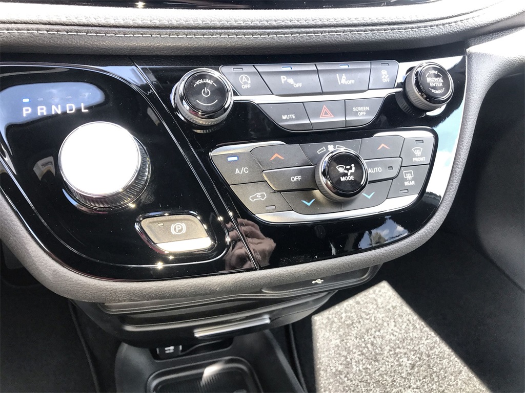 2026 Chrysler Pacifica photo 19