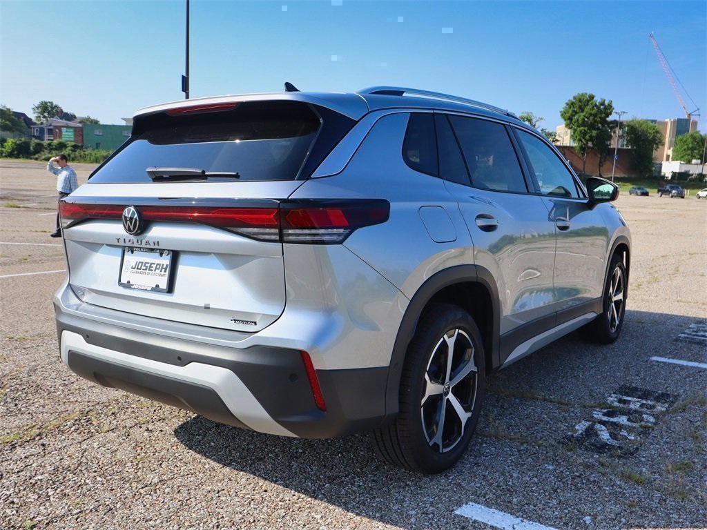 2025 Volkswagen Tiguan SE photo 4
