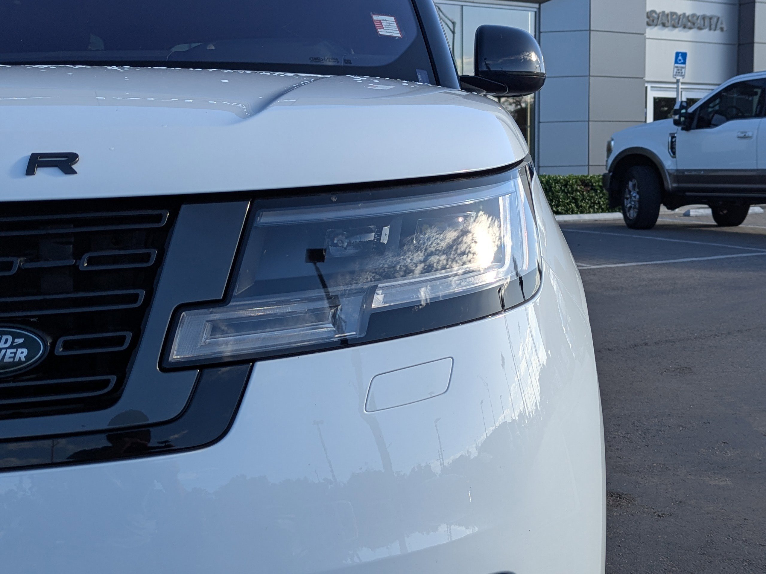 2023 Land Rover Range Rover SE photo 5