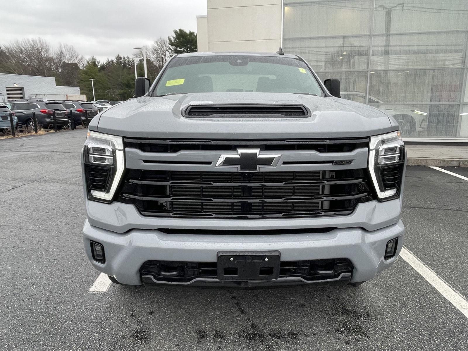 2024 Chevrolet Silverado 2500HD LT photo 2