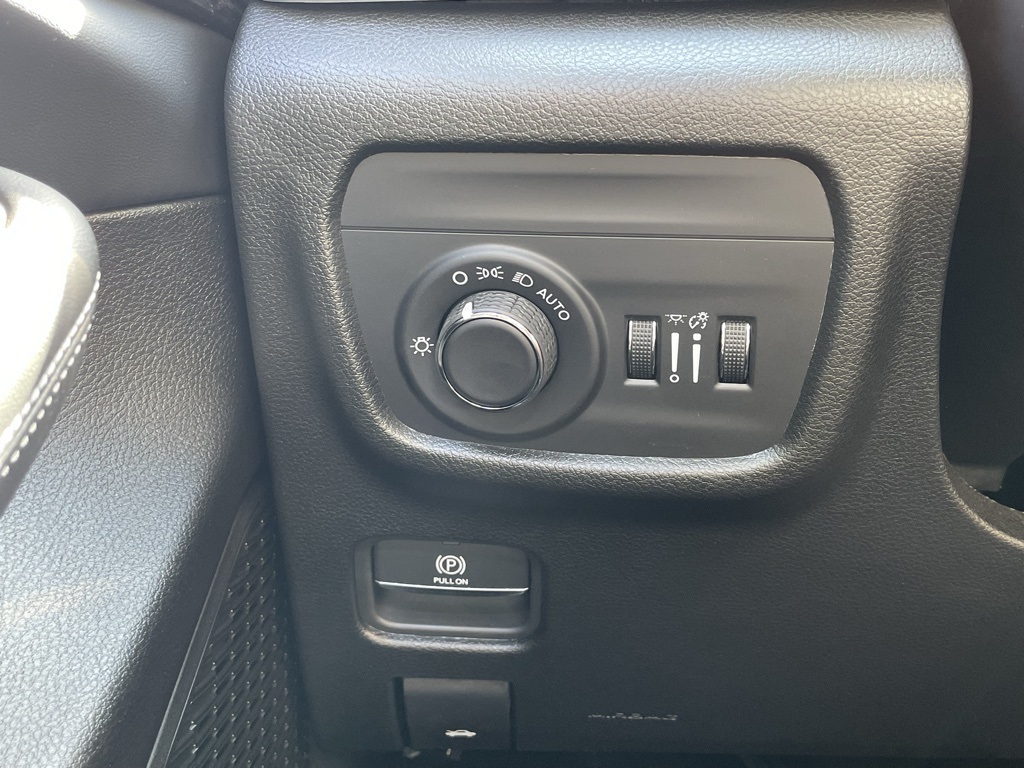 2025 Jeep Grand Cherokee Laredo X photo 29