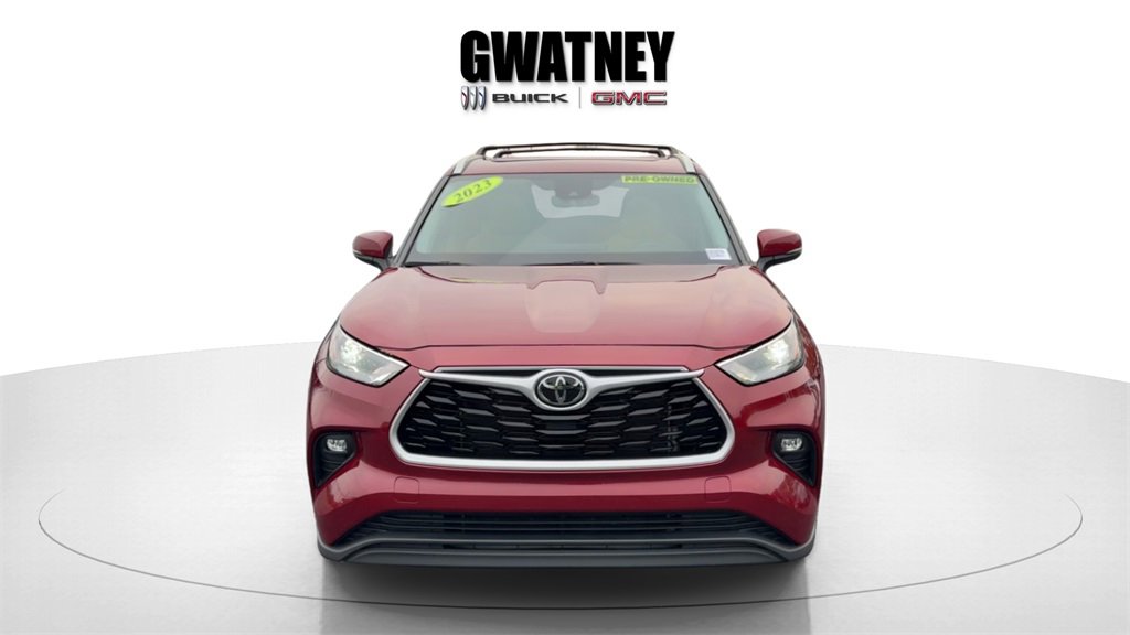 2023 Toyota Highlander XLE's photo