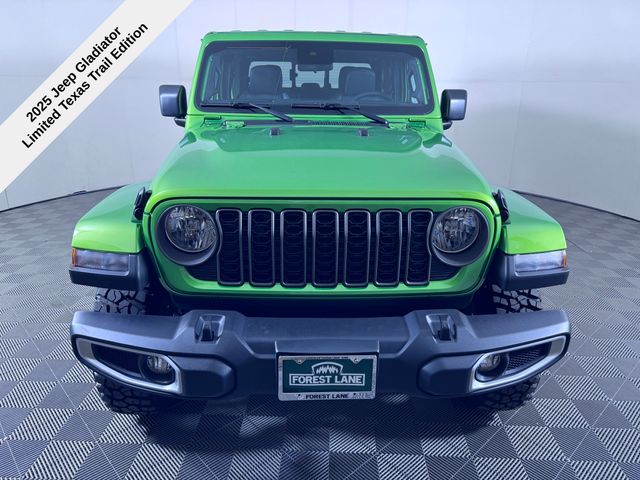 2025 Jeep Gladiator Sport Texas Trail photo 3