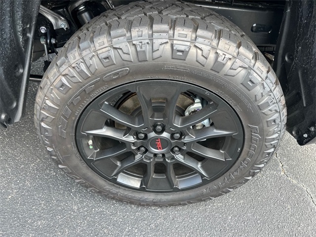 2025 Toyota Tundra SR5 CrewMax photo 4