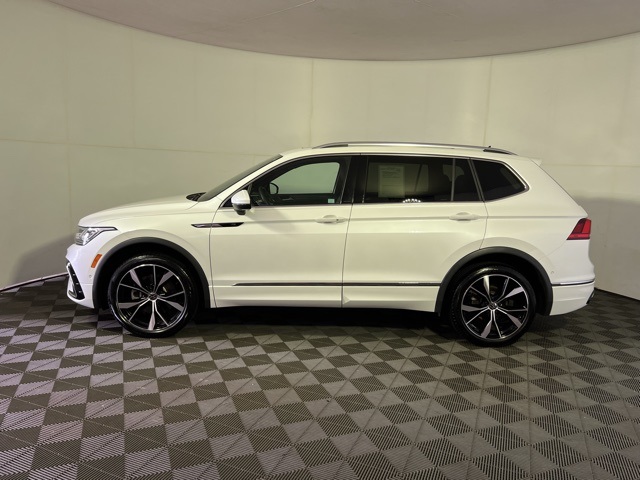 2024 Volkswagen Tiguan SEL R-Line Black photo 2