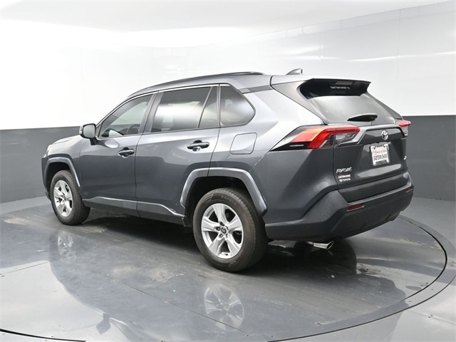 2021 Toyota RAV4 XLE photo 2