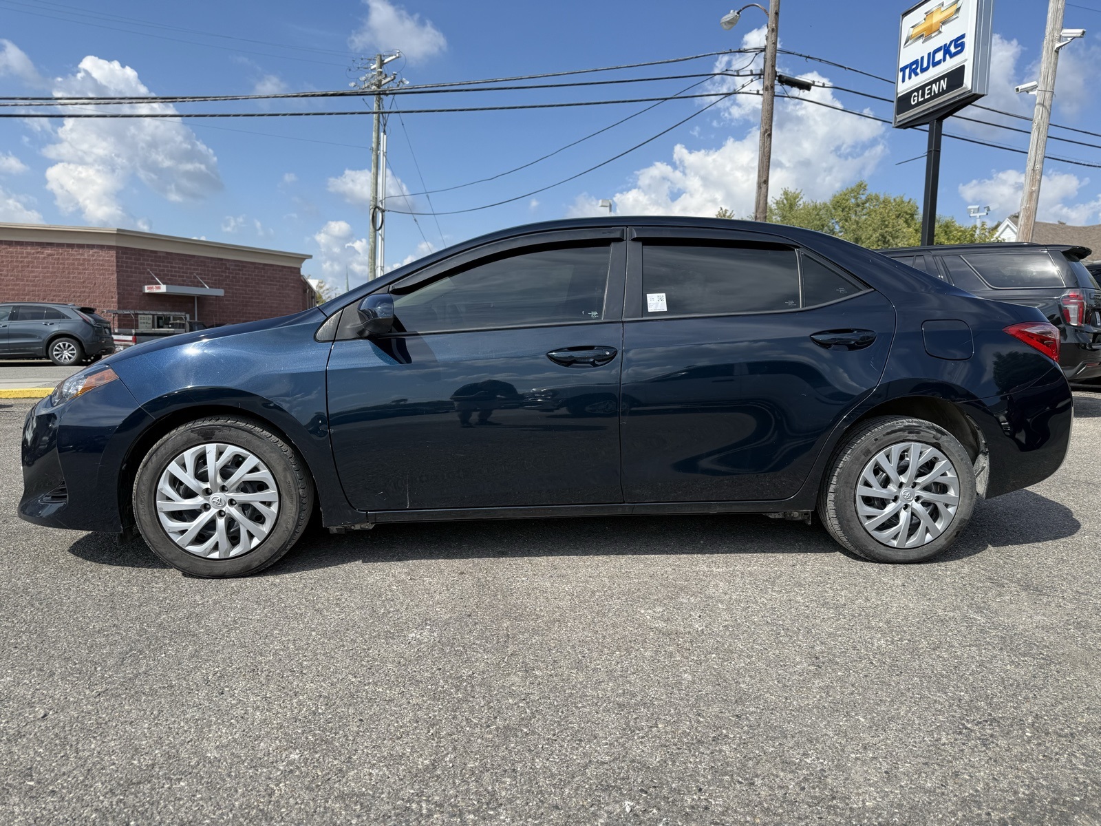 2017 Toyota Corolla LE photo 3