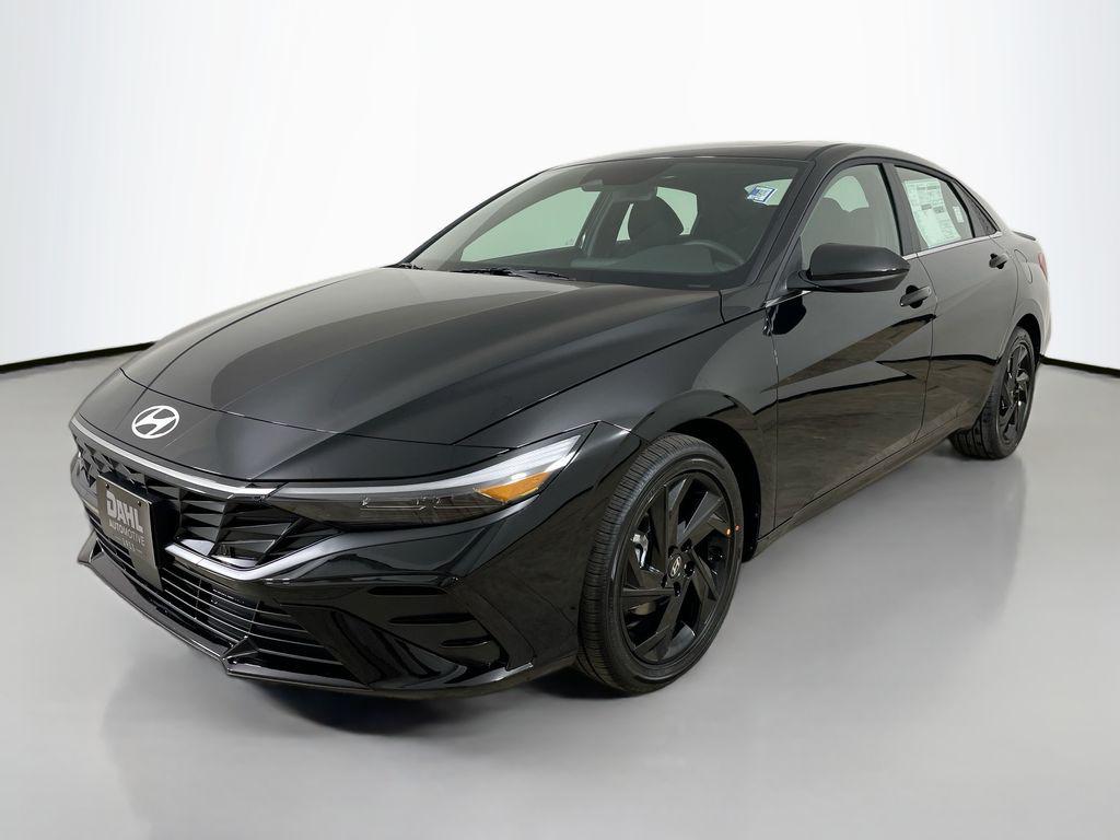 2026 Hyundai Elantra SEL Sport photo 3
