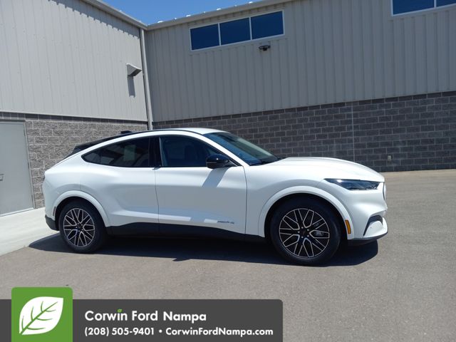 New 2025 Star White Metallic Tri-Coat Ford Premium image 2