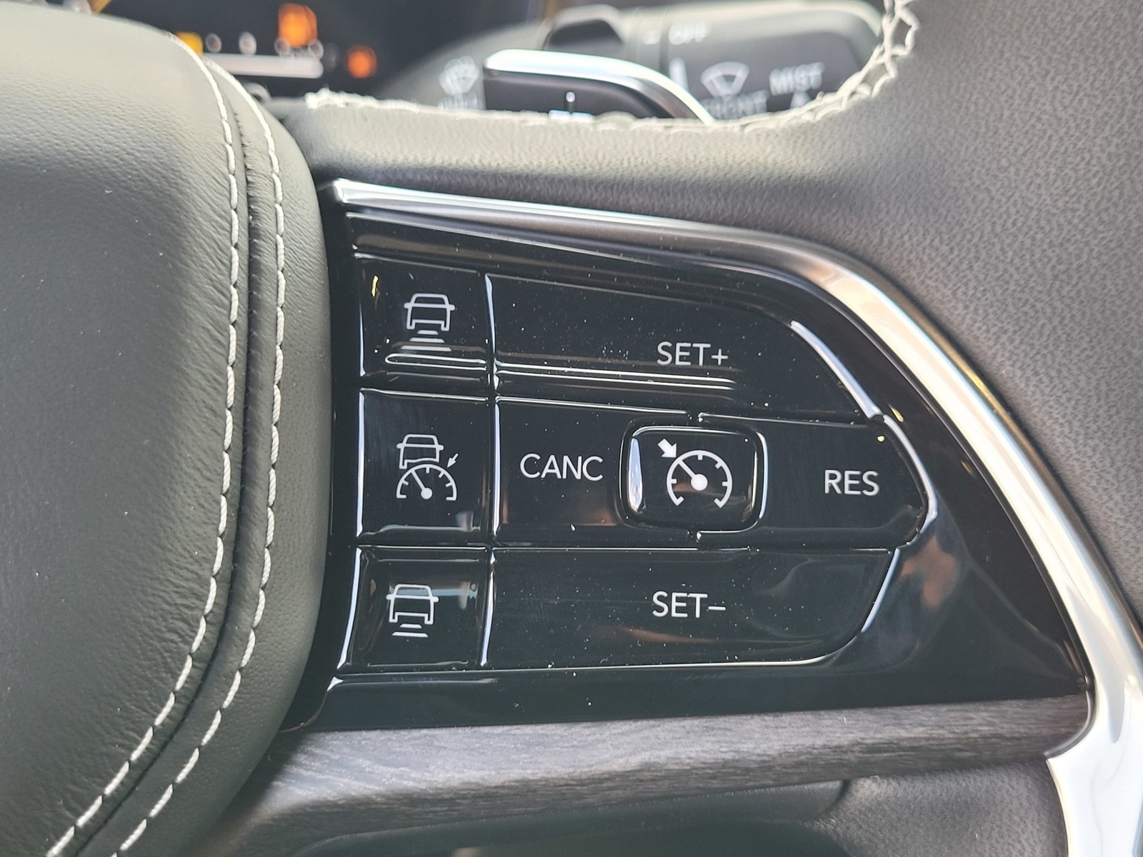 2025 Jeep Grand Cherokee Overland photo 19
