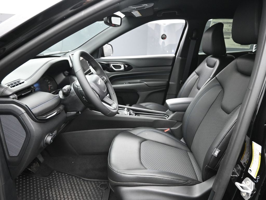 2026 Jeep Compass Latitude photo 11