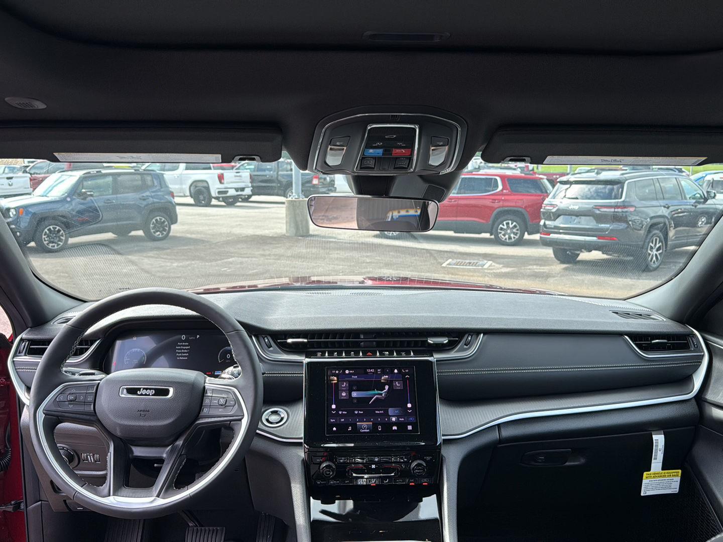 2025 Jeep Grand Cherokee Laredo X photo 4