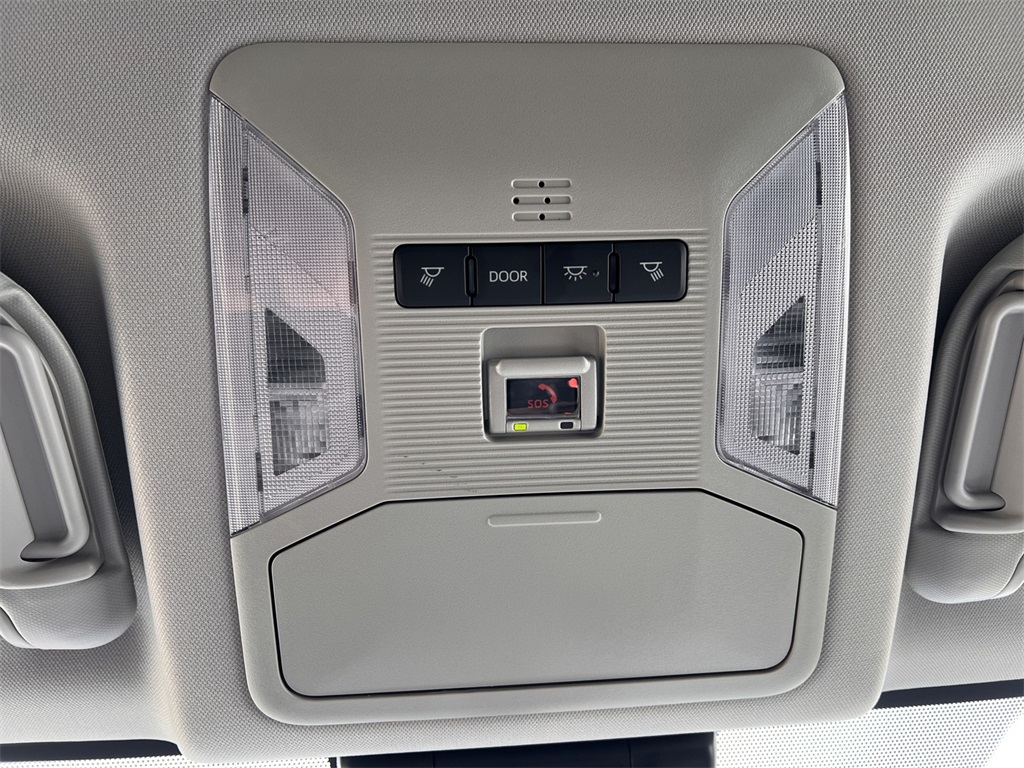 2024 Toyota RAV4 XLE photo 29