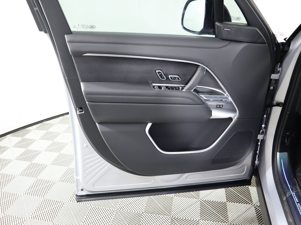 2025 Land Rover Range Rover SE photo 26