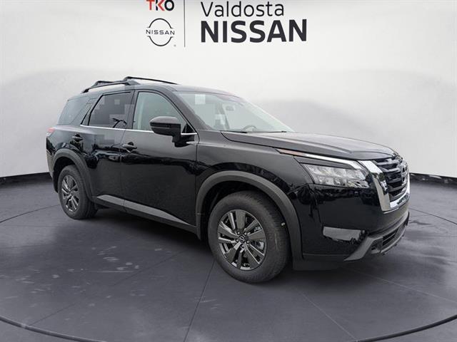 2025 Nissan Pathfinder SV's photo